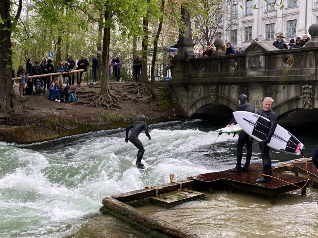 Eisbachwelle München