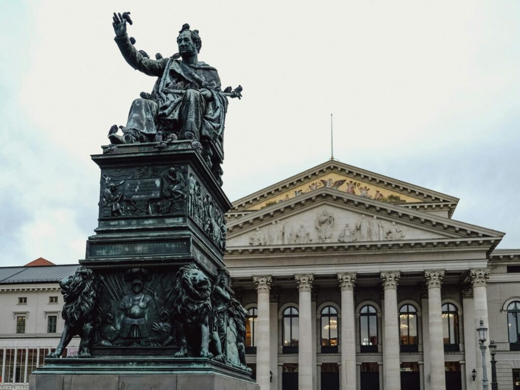 Max-Joseph-Platz und Bayerische Staatsoper München