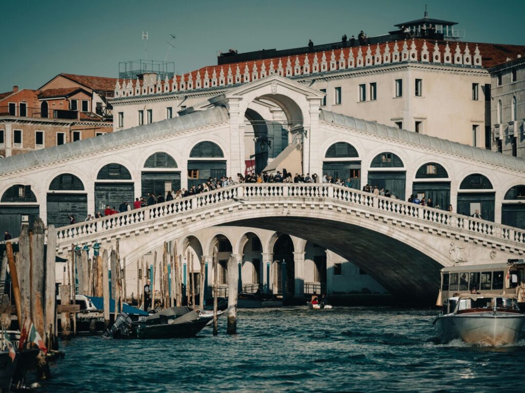 Rialtobrücke und Canal Grande Venedig